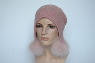 Женская вязаная шапка ушанка розового цвета с помпонами