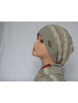 vyazaniy-zhenskiy-beret-i-sharf-iz-alpaka-vizio-italiya-seriy