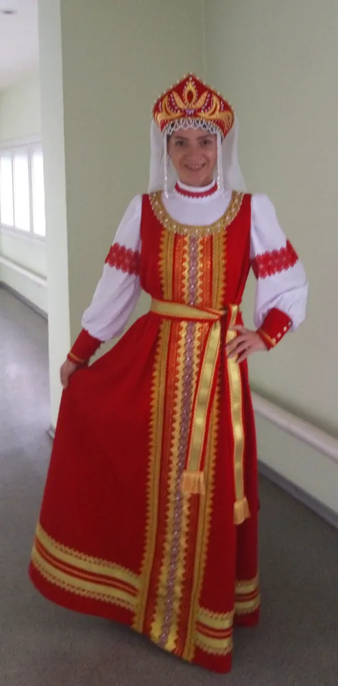 Русско-народный костюм. Сарафан, блуза, кокошник.