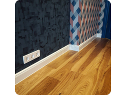 Плинтус ХДФ Dollken Cubu Hamburg Style 80мм Х 2,5 м 5012 Белый в интерьере 4