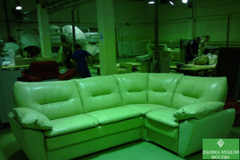 Перетяжка дивана экокожей