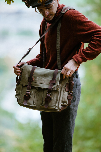 Eastpak wild green top