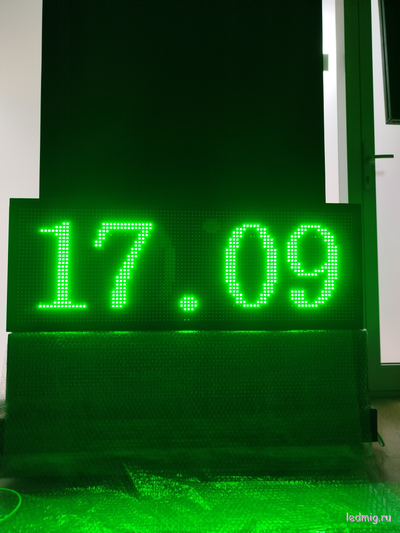 Уличные часы-[88:88]-t-370х1010мм (зеленые)