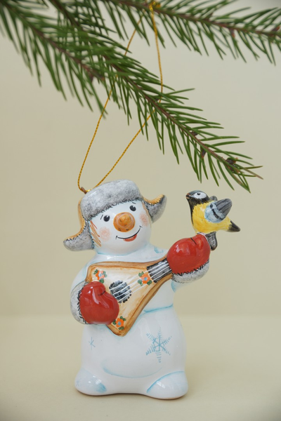 Снеговик с балалайкой