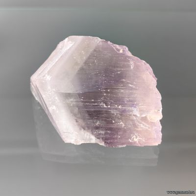 Кунцит (разн. сподумен). Афганистан. 71*55*40мм