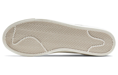 Кроссовки Nike Blazer Mid 77 Vintage Black Sail BQ6806-002 подошва