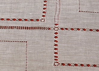 Льняная овальная скатерть "Ландыш" 147*230 см с ручной вышивкой