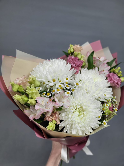 Букет из одноголовых хризантем "Фурия"