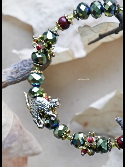 "Солнце и кошка в саду", браслет-талисман с кристаллами и цветами