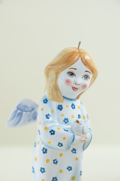 Ангел с голубем