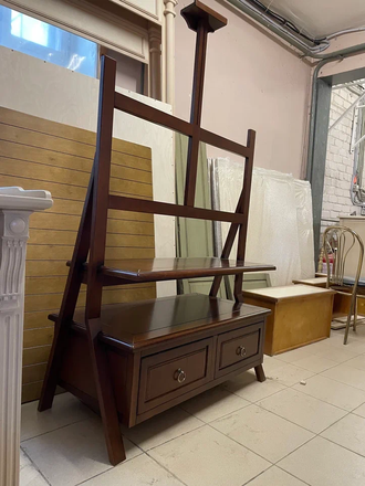 Тумба-мольберт под ТВ.