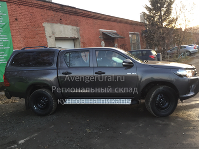 Кунг с высокой крышей Sammitr V2 позволяет перевозить в Toyota Hilux Revo 2019 200 л бочку стоя!