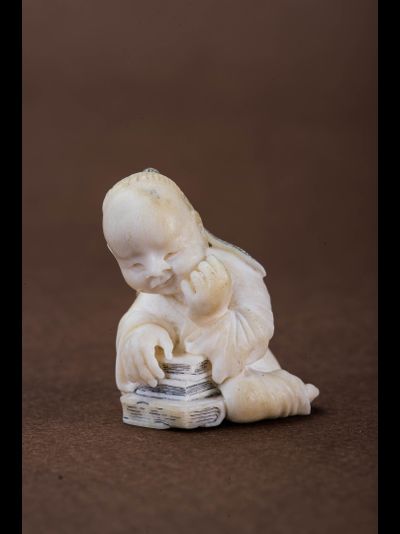 Нэцкэ "Юный монах"