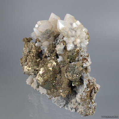 Кварц, пирротин, пирит. Россия. 130*95*60мм