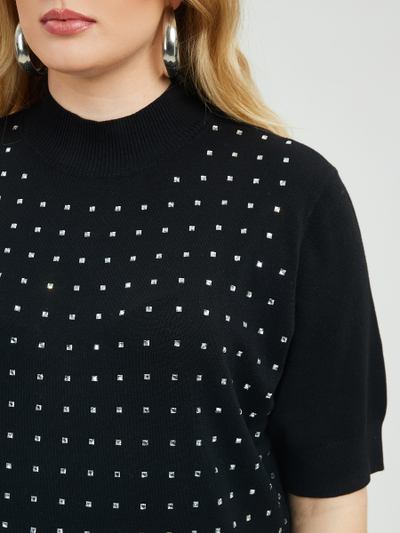 Трикотажное платье с оригинальным декором