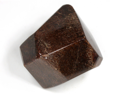 Гранат Альмандин, кристалл полированный, Россия, Кольский п-ов, Тахлинтуайв гора (40*35*34 мм, 110 г) №29834