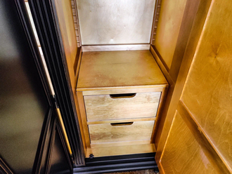 Шкаф для одежды пятистворчатый.