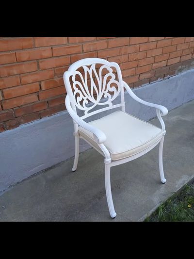 Белая мебель из металла Harold IV с круглым столом