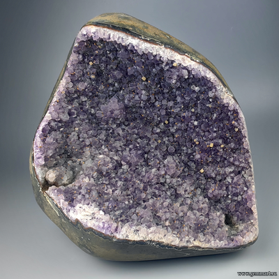 Аметист, жеода в породе.