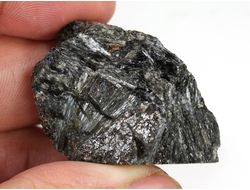 Нуумит (жедрит-антофиллит), необработанный образец, Гренландия (34*27*24 мм, 27 г) №29924