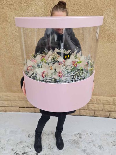 Букет орхидей с бабочкой №83