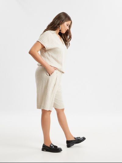 Бермуды молочного цвета в полоску