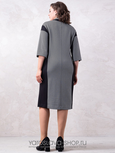Элегантное трикотажное платье серо-черного цвета с рубашечным воротником