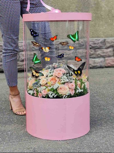 Букет №51. Огромная композиция и 15 бабочек