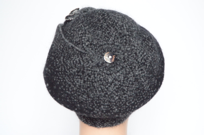 Вязаный берет со стразами Сваровски