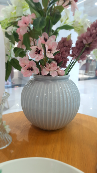 Ваза фарфоровая, серая, высота 20 см