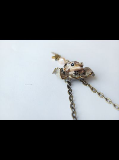 "Поймавшая звезду". Бохо-подвеска с лягушкой, барочным жемчугом и гематитовой звёздочкой