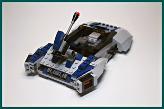 Модель Собранного МАНДАЛОРИАНСКОГО СПИДЕРА из Набора LEGO # 75022 ― Вид с Кормы.