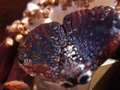 Миниатюрная брошь "Мотылёк-Уголёк"