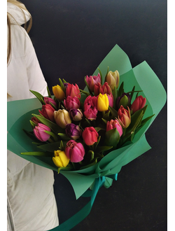 Букет из 25 тюльпанов, тюльпаны купить в москве, букеты из тюльпанов, яркий букет, цветы на 8 марта