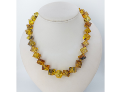 Бусы "Кубики"