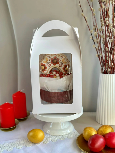 Кулич с пряничным кокошником