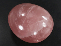 Кварц розовый, полировка, Мадагаскар (70*62*38 мм, 267 г) №35615