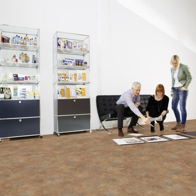 Виниловый пол Wineo 800 Stone Copper Slate DB00091 в интерьере офиса