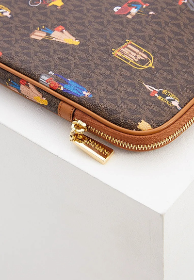 Сумка Майкл Корс для ноутбука Jet Set с рисунком коричневая