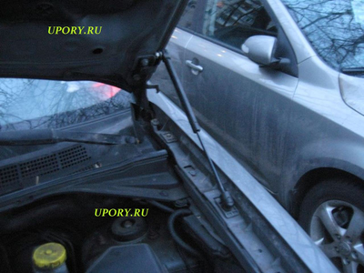 Амортизаторы (упоры) капота для Nissan X-Trail T-30 (2000-2007)