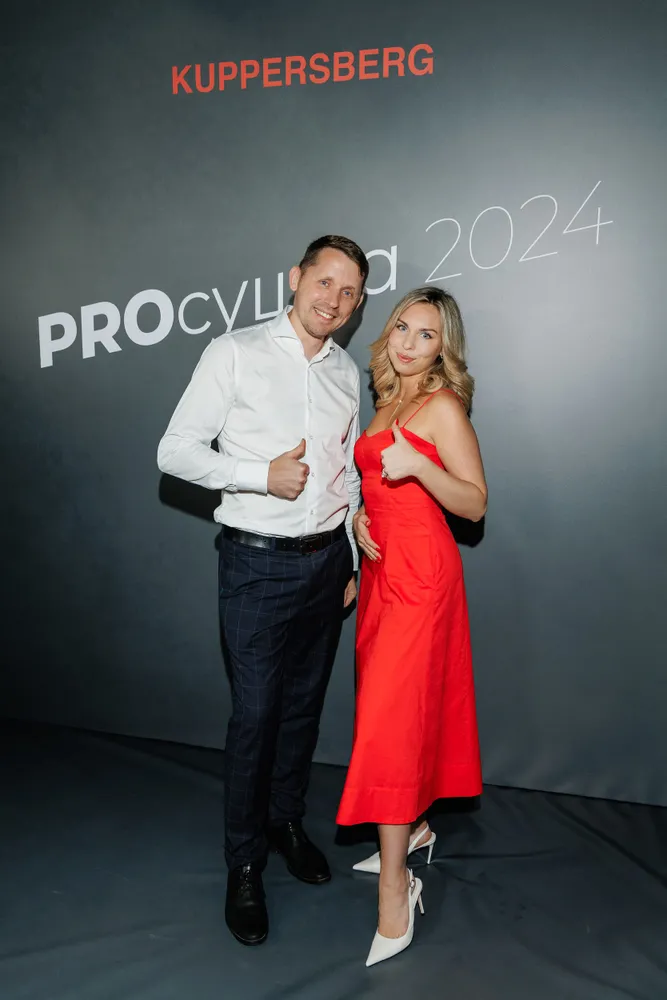 Оформление презентации Kuppersberg цветочными композициями от компании "Приятно" 