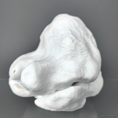 Кахолонг с корочкой кенияита. Южный Урал. Россия. 120*90*100мм