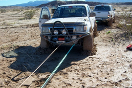 Вытащить автомобиль (колеи, снега, грязи, помощь заехать на подъем и т.п.)