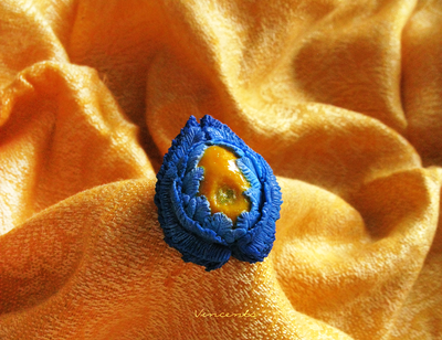 Яркая брошь с пёрышками "Волшебный персик"