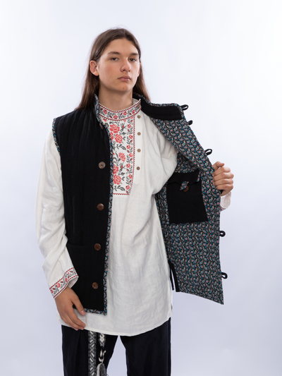 Жилетка родное тепло Черная из крапивы