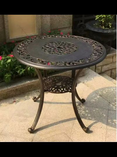 Кофейный стол из литого алюминия Geneva