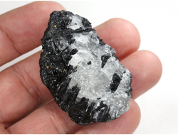 Кварц, черный турмалин (шерл), необработанный образец, Бразилия (50*29*23 мм, 39 г) №38082