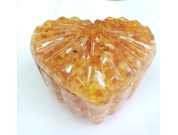 Шкатулка сердце резное с белым янтарем