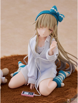 Фигурка 1/7 Махиру Сина (Mahiru Shiina Relax ver.)