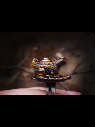 "Легенда Янтарного Подземелья", кольцо с курочкой и натуральным янтарём